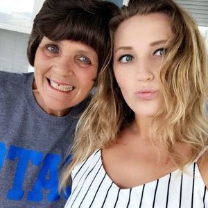 Meet your Posher, Cara